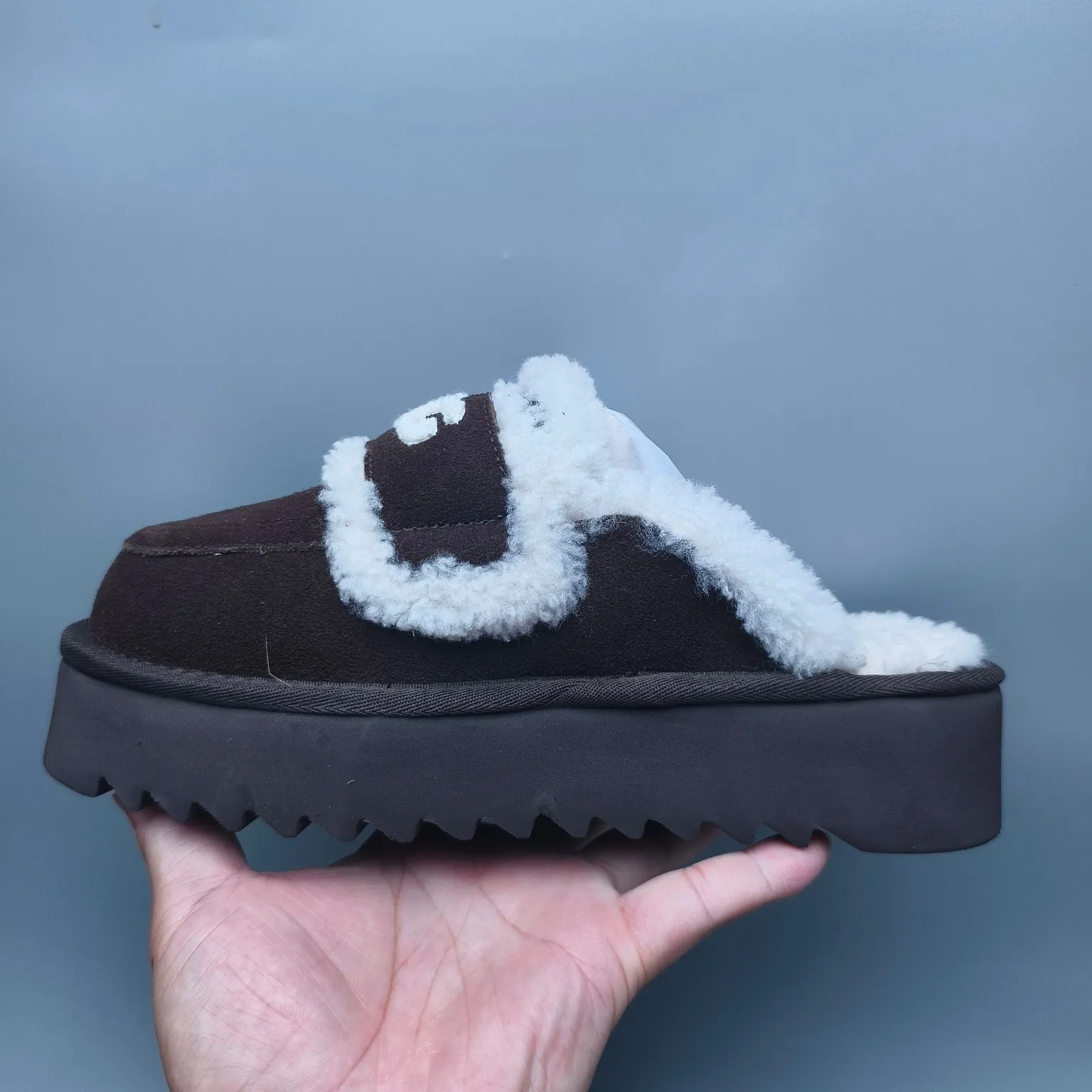 💰480 UGG sheepskin all-in-one snow boots 1208 Thick-soled curly fur casual fur flip flops with large logo Color: maroon sand antelope brown black chocolate Code number: 35-40 yards